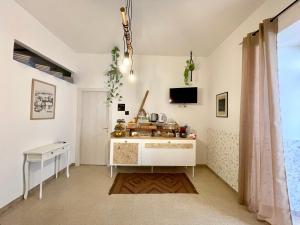 Η κουζίνα ή μικρή κουζίνα στο La casa di nonna