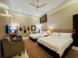 Postel nebo postele na pokoji v ubytování Country Homes Murree by Safari Club Bahria Town