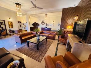 Posezení v ubytování Country Homes Murree by Safari Club Bahria Town