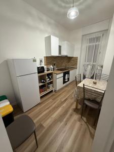 Η κουζίνα ή μικρή κουζίνα στο Melannie's Apartment 2 +26 φωτογραφίες