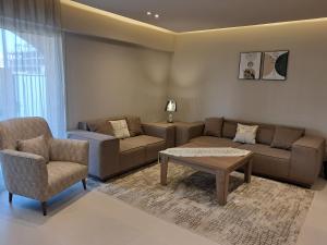 Χώρος καθιστικού στο شقة فندقية الشيخ زايد بحديقة خاصة ومدخل خاص داخل كمبوند +65 φωτογραφίες