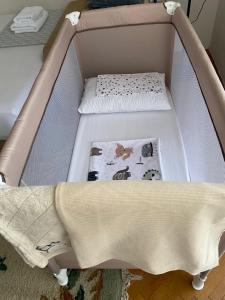 Postel nebo postele na pokoji v ubytování Apartman Colapis- Netflix, self check in, free parking, premium location!