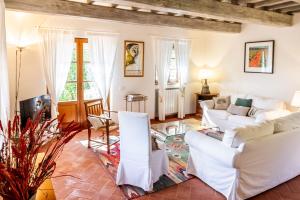 O zonă de relaxare la Home with a view in Scansano, Tuscany