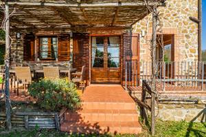 O grădină în afara Home with a view in Scansano, Tuscany