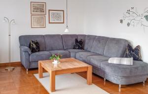 Posezení v ubytování Gorgeous Apartment In Lübtheen-Garlitz