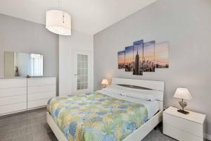 a bedroom with a bed and a painting on the wall at Souvenir, Terre Marine in La Spezia