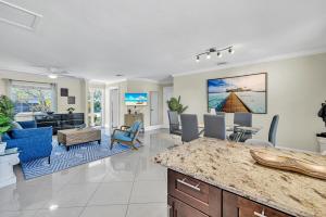 Imagen de la galería de Stunning Tropical Pool House Delray Near The Beach, en Delray Beach