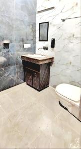 Ένα μπάνιο στο Sarins State Side 'Mistville'