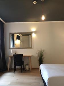 Postel nebo postele na pokoji v ubytování Hotel Le Cygne d'Argent