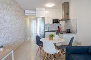 Kuchyň nebo kuchyňský kout v ubytování Apto Rebeca by HH AA, Wifi & Pool + 40 fotografií