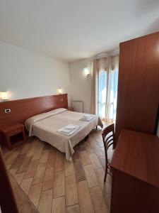 Postel nebo postele na pokoji v ubytování Hotel GANS + 18 fotografií