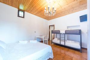 Postel nebo postele na pokoji v ubytování B&B La Corte and Home Restaurant - free parking - 10 minutes to the lake and centre