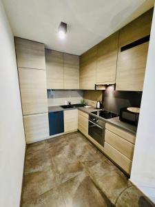Kuchnia lub aneks kuchenny w obiekcie Apartament z widokiem na Wawel w centrum miasta