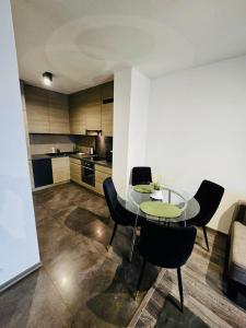 Kuchnia lub aneks kuchenny w obiekcie Apartament z widokiem na Wawel w centrum miasta