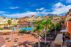 Bazén v ubytování Summervibe Sea View Apartment nebo v jeho okolí