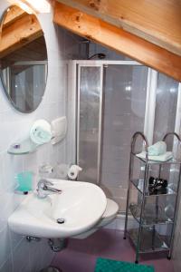 a bathroom with a sink and a shower at Gastreinhof in Meltina