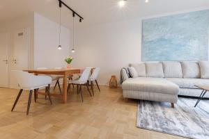 a living room with a table and a couch at Ferienwohnung Konrad in Friedrichshafen