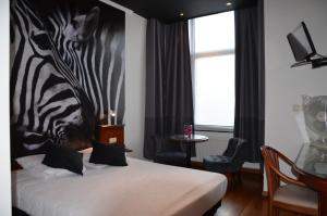 Postel nebo postele na pokoji v ubytování Hotel Le Cygne d'Argent