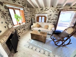 a living room with a couch and a table at Evans Realty BQ Casa Vallejo & Jacuzzi & BBQ & Vistas in Borge