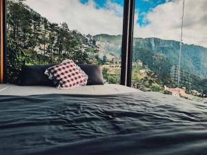 a bedroom with a bed with a view of a mountain at BUNGALOW 2 -phòng săn mây vạn người mê in Tam Ðảo