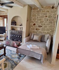 Χώρος καθιστικού στο Petite Olive House