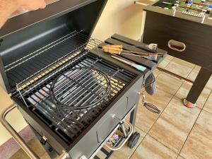 Gril dostupný pro hosty v prázdninového domu