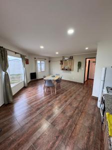 Nhà bếp/bếp nhỏ tại Hermoso departamento en zona aeropuerto