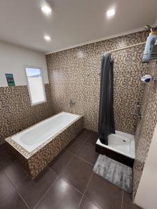 Phòng tắm tại Hermoso departamento en zona aeropuerto