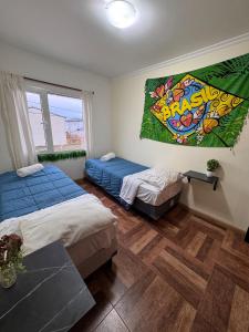 Giường trong phòng chung tại Hermoso departamento en zona aeropuerto +31 ảnh