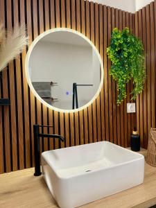 Et badeværelse på Suite "Spa" - Domaine des Varennes + 41 billeder