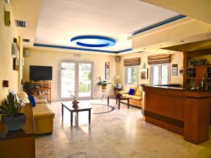 Kanakis Blue Beach Apartments tesisinde lobi veya resepsiyon alanı