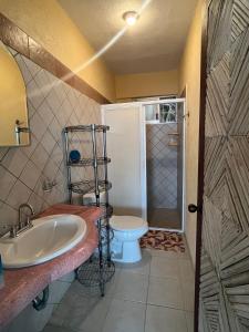 a bathroom with a sink and a toilet at Villa de descanso in Acapulco
