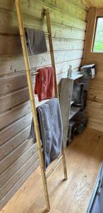 Fotografie z fotogalerie ubytování Cabane au bord d'un étang v destinaci Saint-Pierre-Eynac