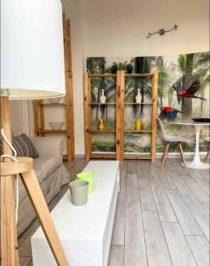 Posezení v ubytování Street Montegani