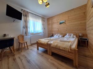 Postel nebo postele na pokoji v ubytování Pokoje Gościnne Wierzbówka przy Termach