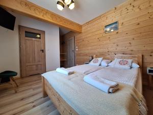 Postel nebo postele na pokoji v ubytování Pokoje Gościnne Wierzbówka przy Termach
