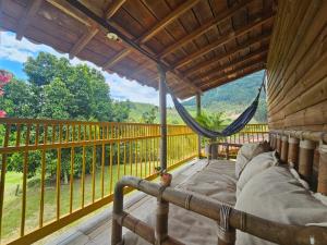 Pemandangan gunung umum atau pemandangan gunung yang diambil dari hotel