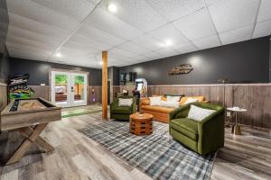 a living room with a couch and two chairs at Trailside Country Haven in Bagdad