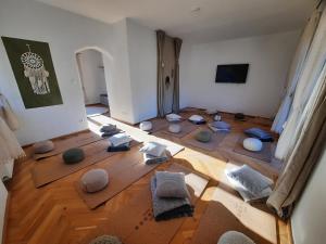 TV a/nebo společenská místnost v ubytování WuhrsteinHaus, Heil- und Seminarzentrum Chiemgau