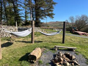 Foto de la galeria de Fox Den With Hammocks a Trawsfynydd