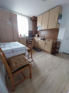 Η κουζίνα ή μικρή κουζίνα στο at Silva's place