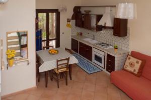 Dapur atau dapur kecil di Anemos Apartment - Villa Stella