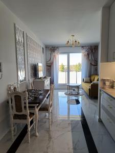 Ruang duduk di Apartament Villa Park Augustów
