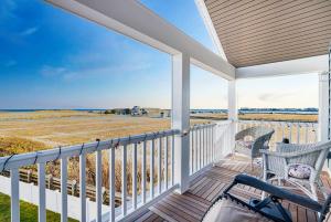 En balkon eller terrasse på Oceanview Oasis Newly Renovated Parking