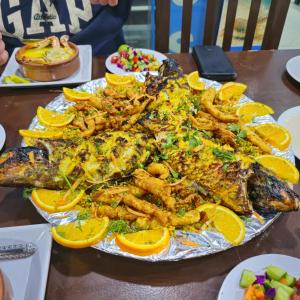 Mad på pensionatet eller i nærheden