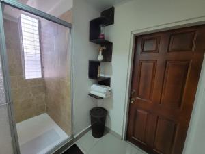 Koupelna v ubytování Casa Miraflores + 24 fotografií