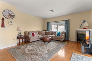 Ảnh trong thư viện ảnh của Private Balcony Steps to Beach K St Penthouse #6 ở Hampton +59 ảnh