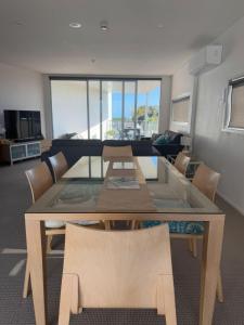 Televisyen dan/atau pusat hiburan di High tide apartment