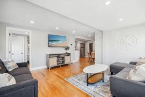 Χώρος καθιστικού στο Beachfront Parking Salisbury Beach Retreat