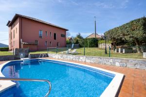 Bazén v ubytování Apartamentos Rurales Las Dos Torres nebo v jeho okolí